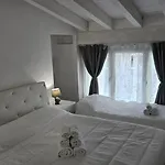 בית נופש Deluxe, Joy Verona, Private With Garden Near Center, Family Friendly, Independent *