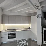 Deluxe, Joy Verona, Private With Garden Near Center, Family Friendly, Independent * ורונה