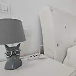 Deluxe, Joy Verona, Private With Garden Near Center, Family Friendly, Independent בית נופש