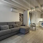 בית נופש Deluxe, Joy Verona, Private With Garden Near Center, Family Friendly, Independent