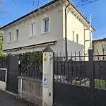 בית נופש Deluxe, Joy Verona, Private With Garden Near Center, Family Friendly, Independent ורונה