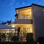 בית נופש Deluxe, Joy Verona, Private With Garden Near Center, Family Friendly, Independent