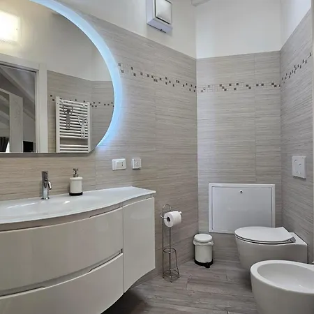 Deluxe, Joy Verona, Private With Garden Near Center, Family Friendly, Independent 度假居 *